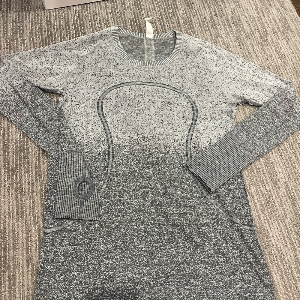 Lululemon Grey Speckled Swiftly Long
Sleeve Shirt SIZE 12